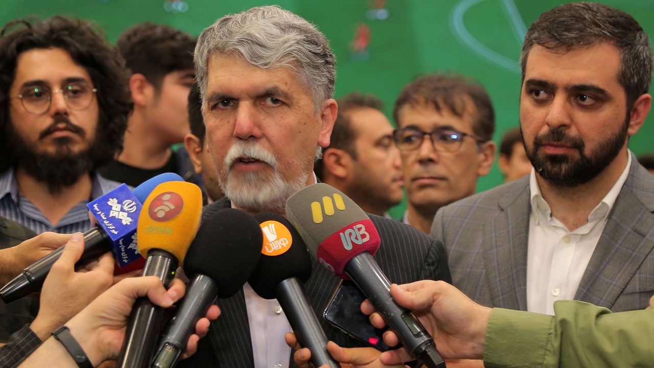 بازدید وزیر فرهنگ و ارشاد اسلامی از جام قهرمانان بازی‌های ویدیویی ایران