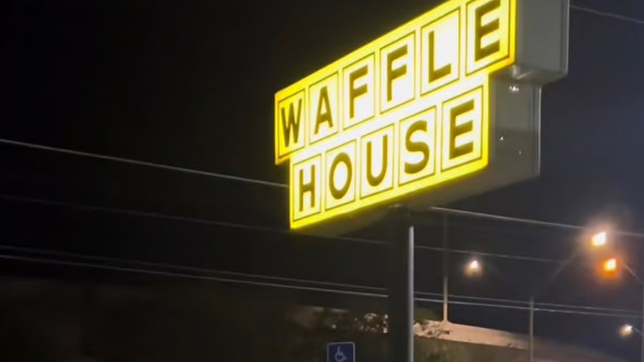 ایندی ناوارته فیلم Waffle House